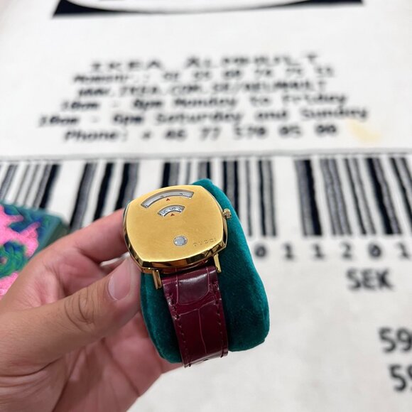 Gucci YA157402 Grip 35MM Unisex Bordeaux Alligator Strap Leather Gold PVD Watch - Picture 6 of 13